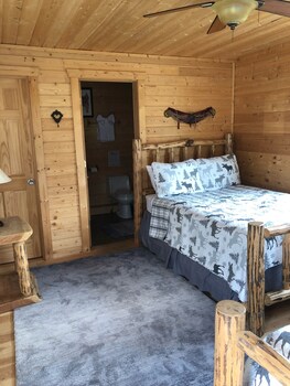 Family Friendly Cabin Close To Madison River And Yellowstone