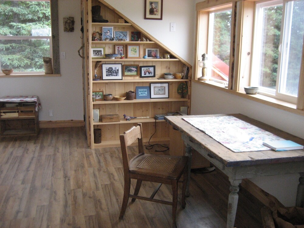 Daydream Land retreat on Alaska's Historic Kilcher Homestead Fritz