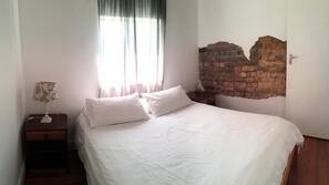 2 bedrooms, iron/ironing board, free cots/infant beds, free WiFi