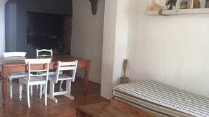Flat-screen TV, fireplace