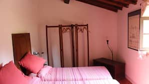 Iron/ironing board, free WiFi, linens