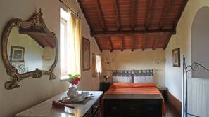 Iron/ironing board, free WiFi, linens