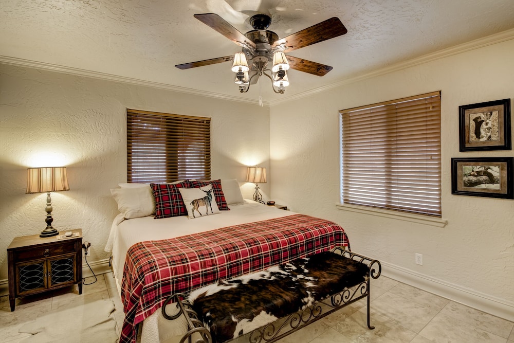 Bear Paw Pet Friendly, Wraparound Deck, Hot Tub Ruidoso Vrbo