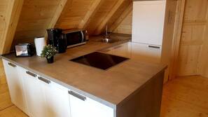 Kühlschrank, Mikrowelle, Herd, Geschirrspüler