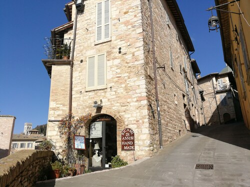 Basilica Di Santa Chiara In Assisi Expedia De