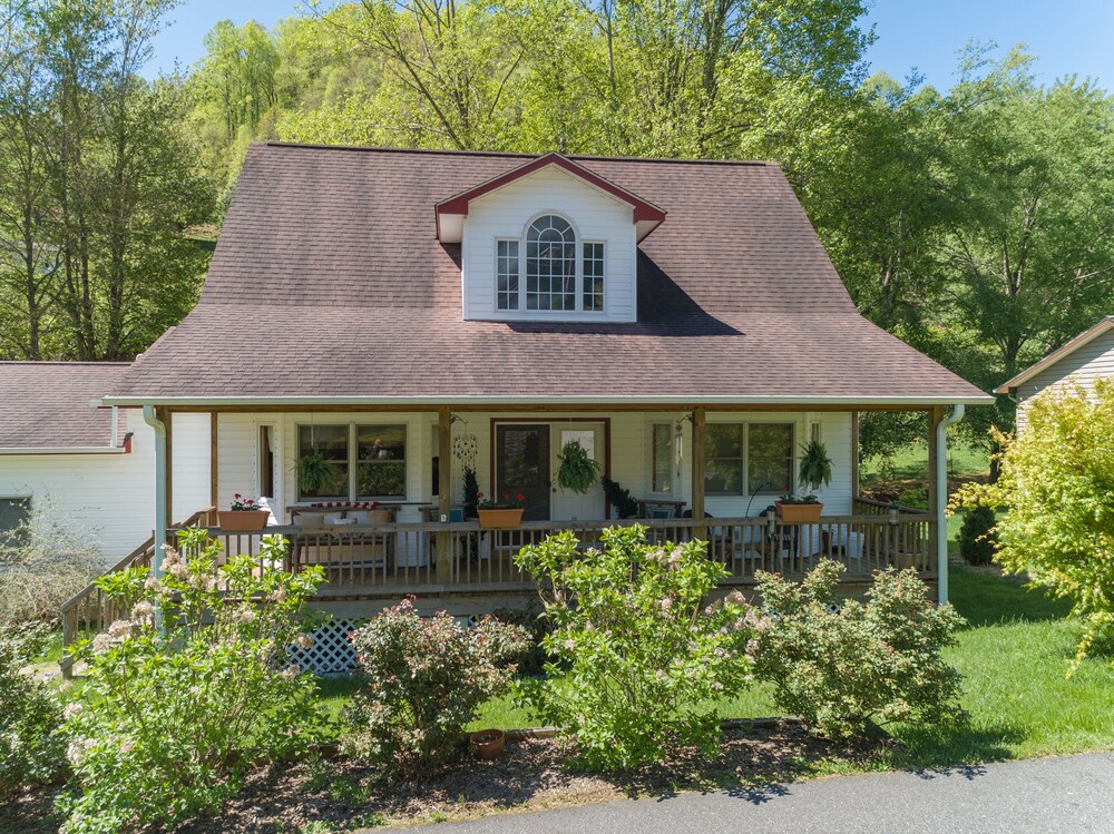 Mountain Creek Luxury Home W/ Hot Tub, WiFi, & HBO