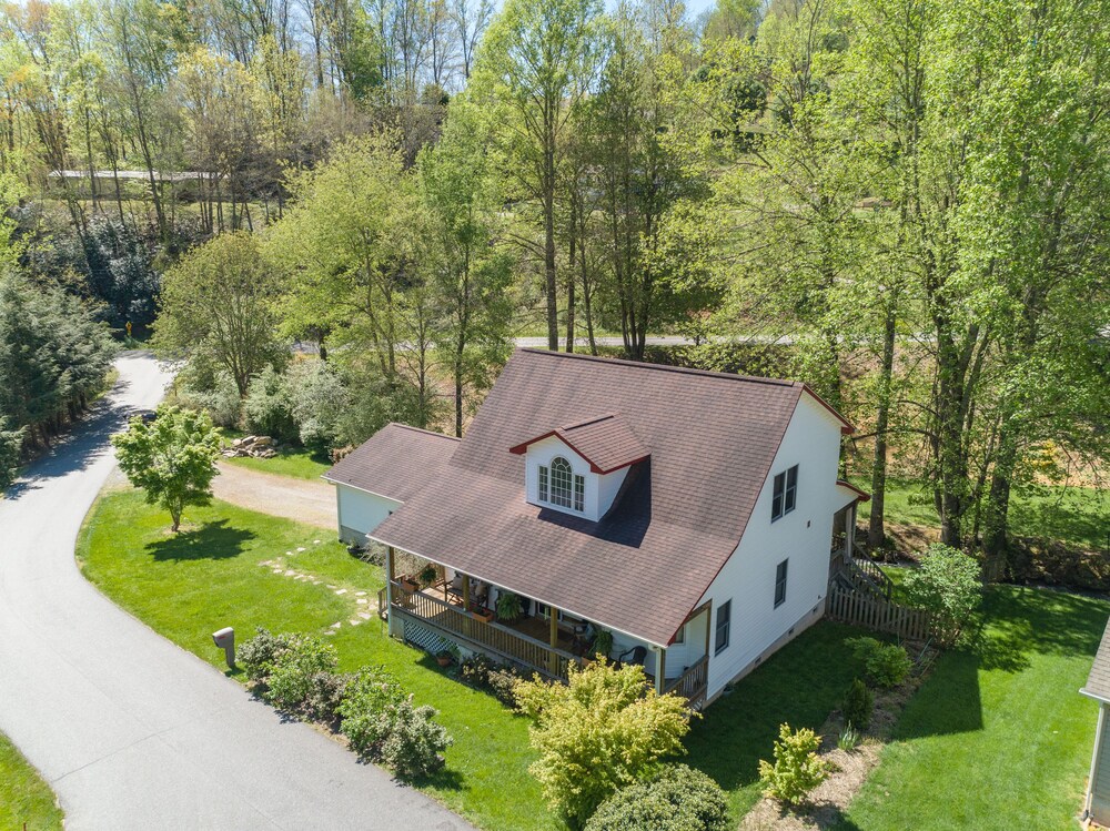 Mountain Creek Luxury Home W/ Hot Tub, WiFi, & HBO