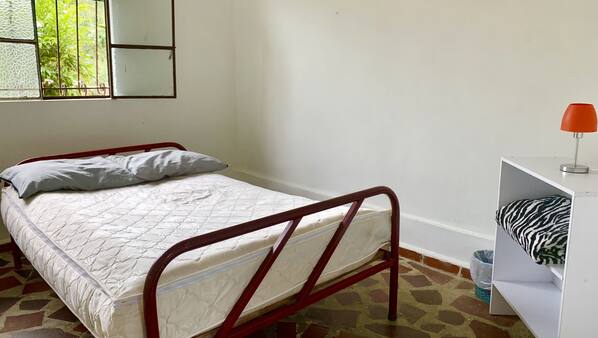 4 slaapkamers, een strijkplank/strijkijzer, beddengoed