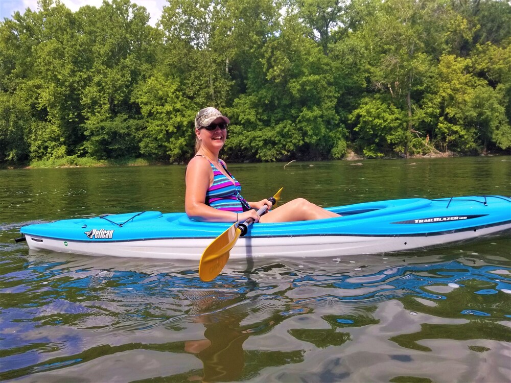 Romantic Couples Escape Beautiful Mountain Views, Hot Tub, Lake near Luray  