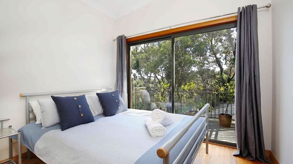 Postcards From The Edge Deals & Reviews (Blackheath, AUS) Wotif