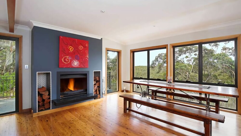 Postcards From The Edge Deals & Reviews (Blackheath, AUS) Wotif