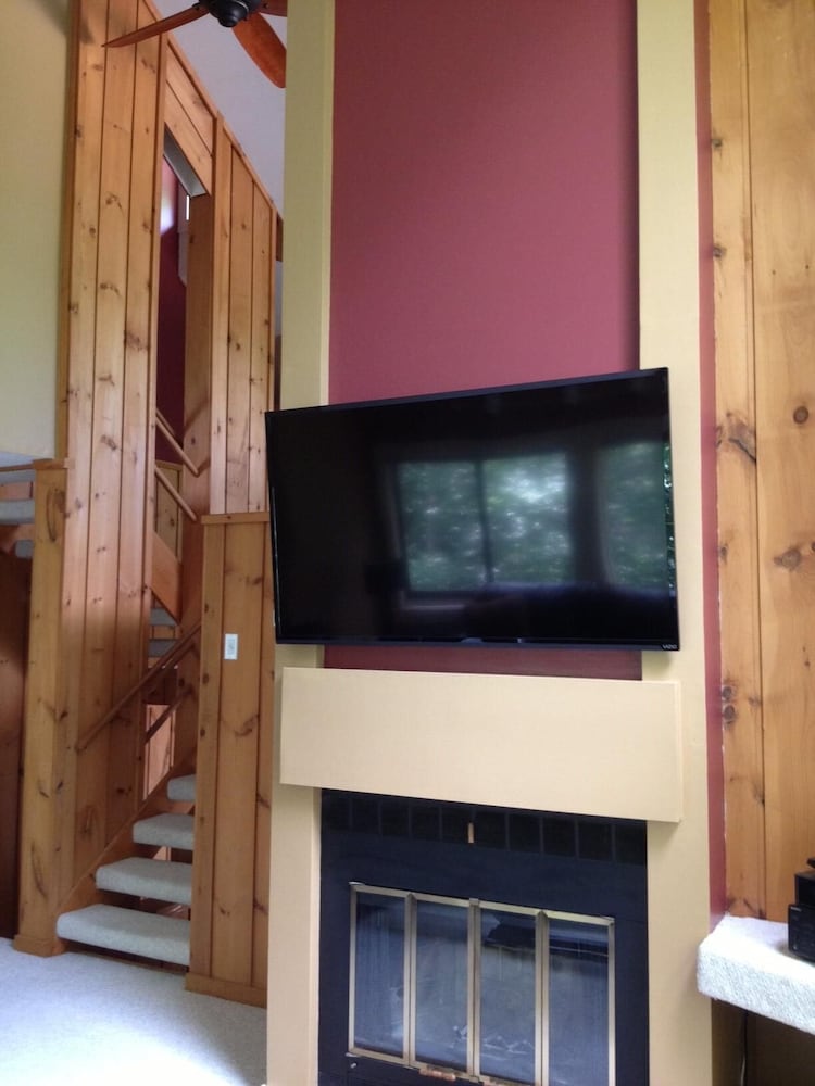 Loon Mountain Luxury 4 Level Townhouse Over 1,700 Sq. Ft.