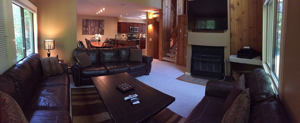 Loon Mountain Luxury 4 Level Townhouse Over 1,700 Sq. Ft.