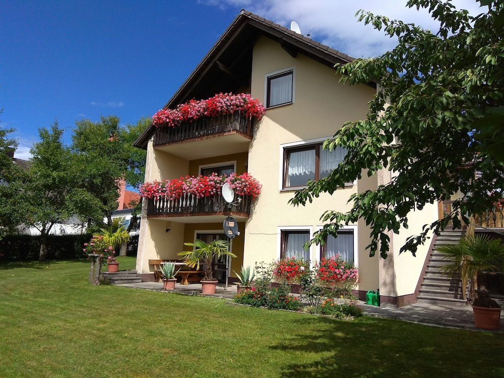 ***Apartment with garden in a tranquil location near Amberg Nuremberg
