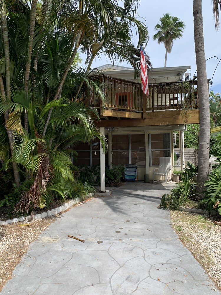 Bamboo Beach Studio at Sunset Beach - just steps to white sand