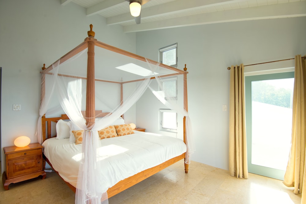 Smuggler's Beachside Stunning Views out to Smuggler's Beach & Jost