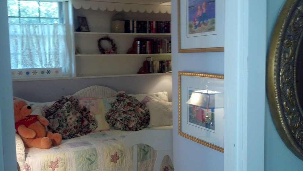 Walk to Historic Edgartown. Edgartown Vrbo