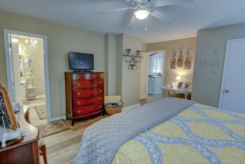 Cozy Southern Harbor Cabin On Lake Hartwell Private Wooded Lot