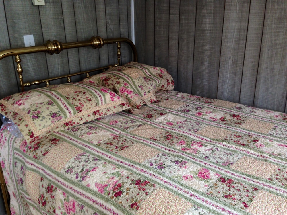 August & Sept weeks available Beach Cottage in Old Saybrook CT Old