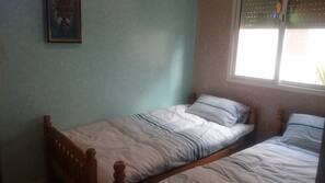 2 chambres, fer et planche à repasser