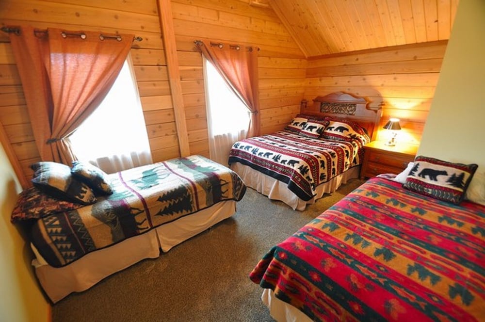 Luxury Log Home Near SuncadiaCle Elum Mt. VIEWS,private sled hill