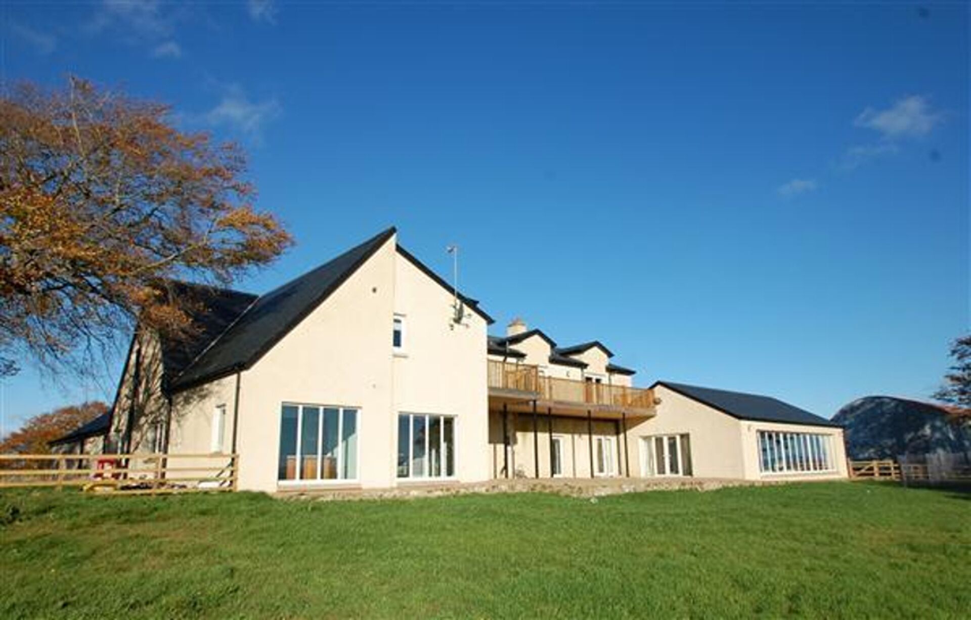 Large Luxury Cottage House for a Group of 12+ Great for Group get Together in Strathaven in Strathaven, United Kingdom