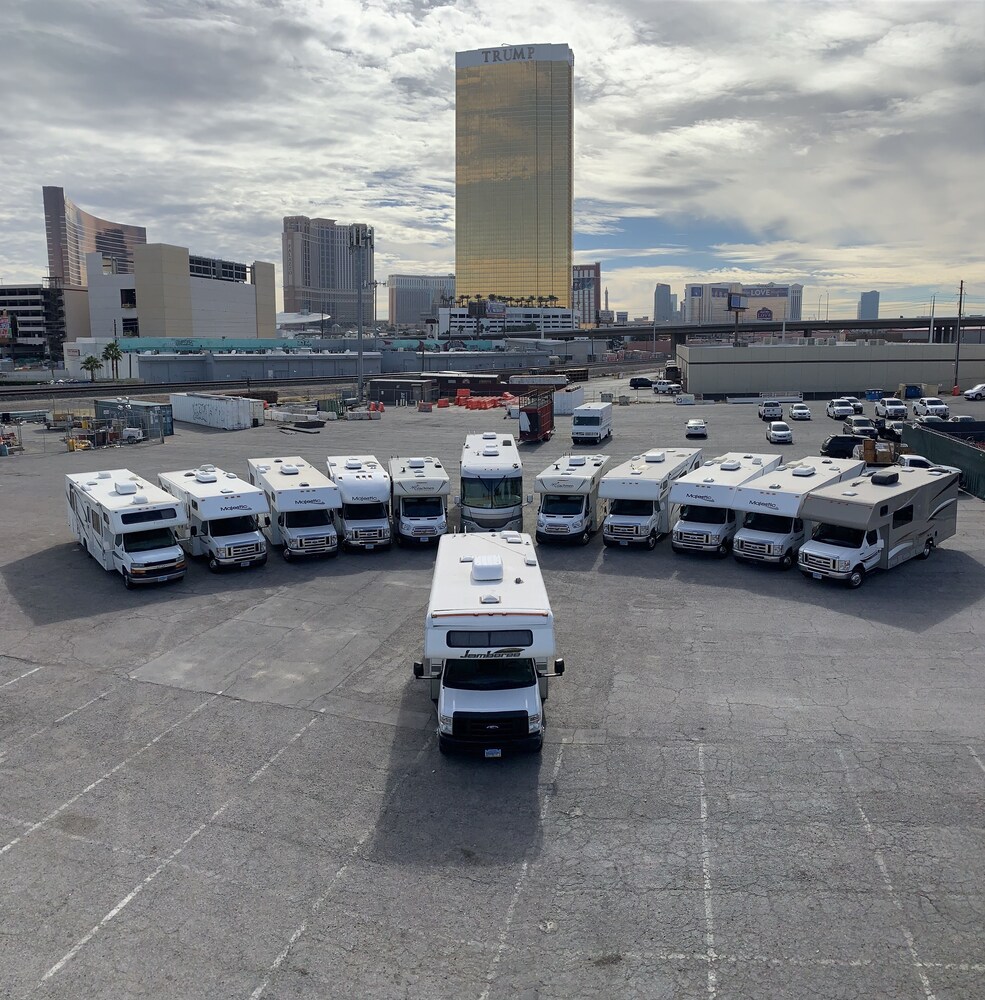 2014 Majestic 28FT CLASS C RV sleeps 8 DRIVES LIKE A CAR NICK NAME (MATTHEW)