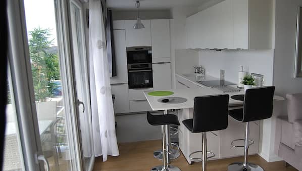 20 Min From Paris St Lazare Central Park Appart T3 With Terrace Overlooking Park Conflans Sainte Honorine Fra Expedia Fr