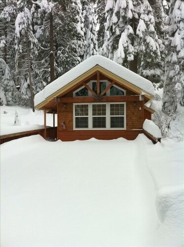 Yosemite Cabin On A Bridge Over A Stream 2 Miles From Yosemite In
