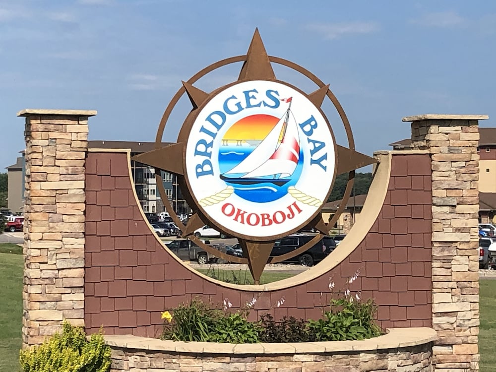 Bridges Bay Resort 2 Br Loft Okoboji Cabin Hot Tub In Spirit