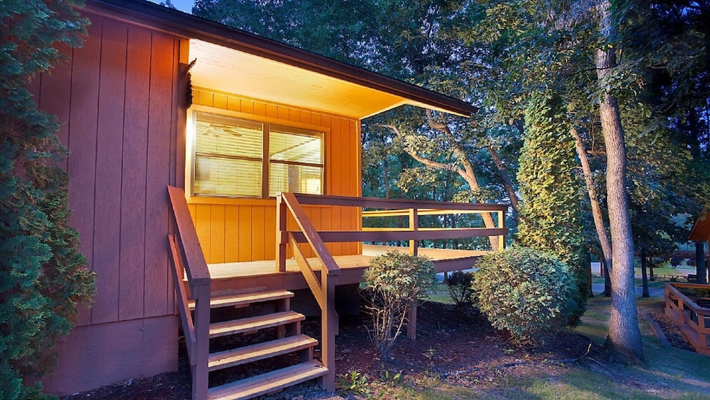 2 Bedroom Cottage @ Christmas Mountain Village Resort, Golf/Ski, Wisconsin Dells, Wisconsin 