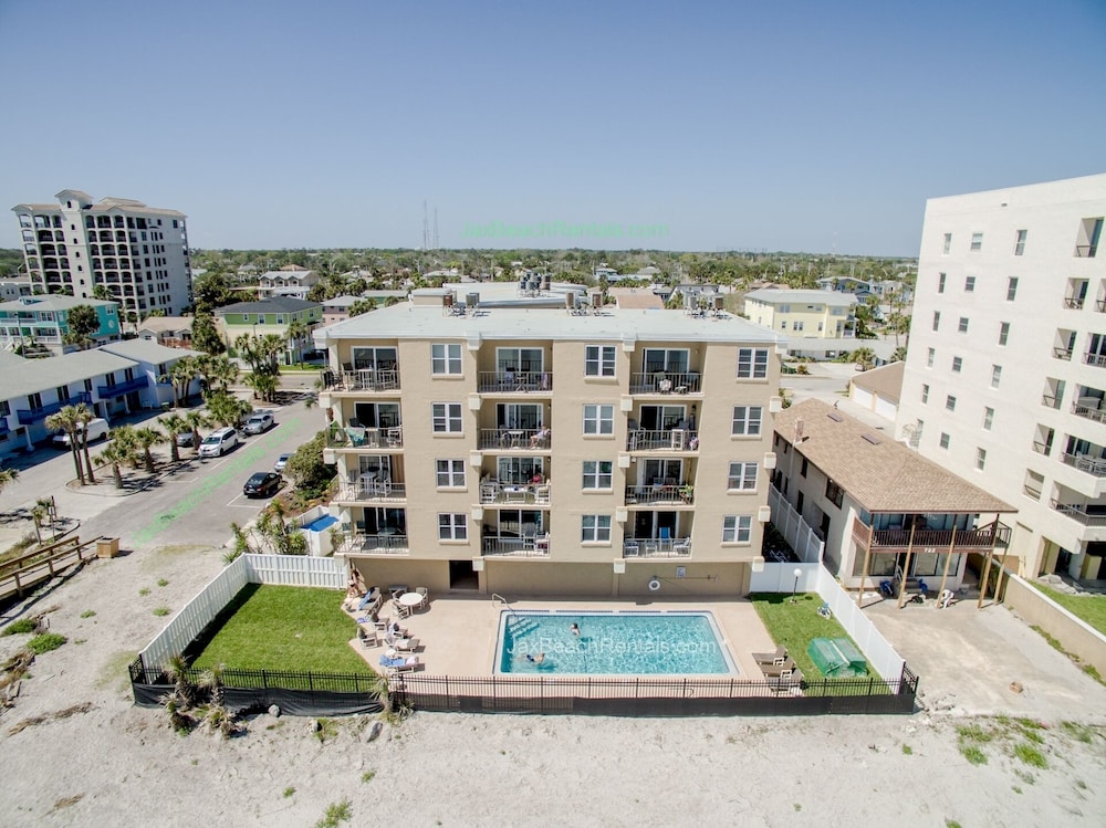 Wowza! 😎 * Panoramic Ocean Views from   5th floor get-away & pets welcome