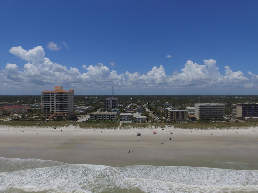 Wowza! 😎 * Panoramic Ocean Views from   5th floor get-away & pets welcome