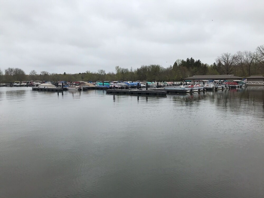 Great Location!! WIFI Central AC to beach, Very close to beach and