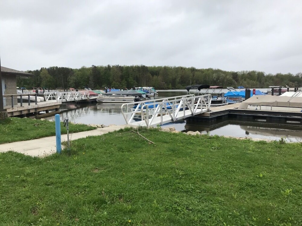 Great Location!! WIFI Central AC to beach, Very close to beach and