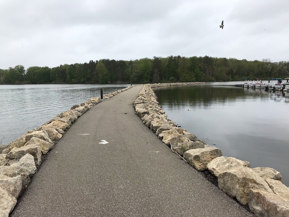 Great Location!! WIFI Central AC to beach, Very close to beach and