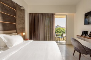Free minibar items, in-room safe, blackout drapes, soundproofing