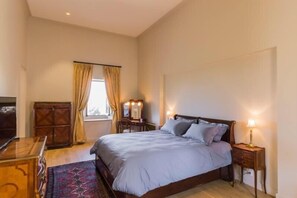 Room, Non Smoking (Cadillac) | Premium bedding, individually decorated, individually furnished