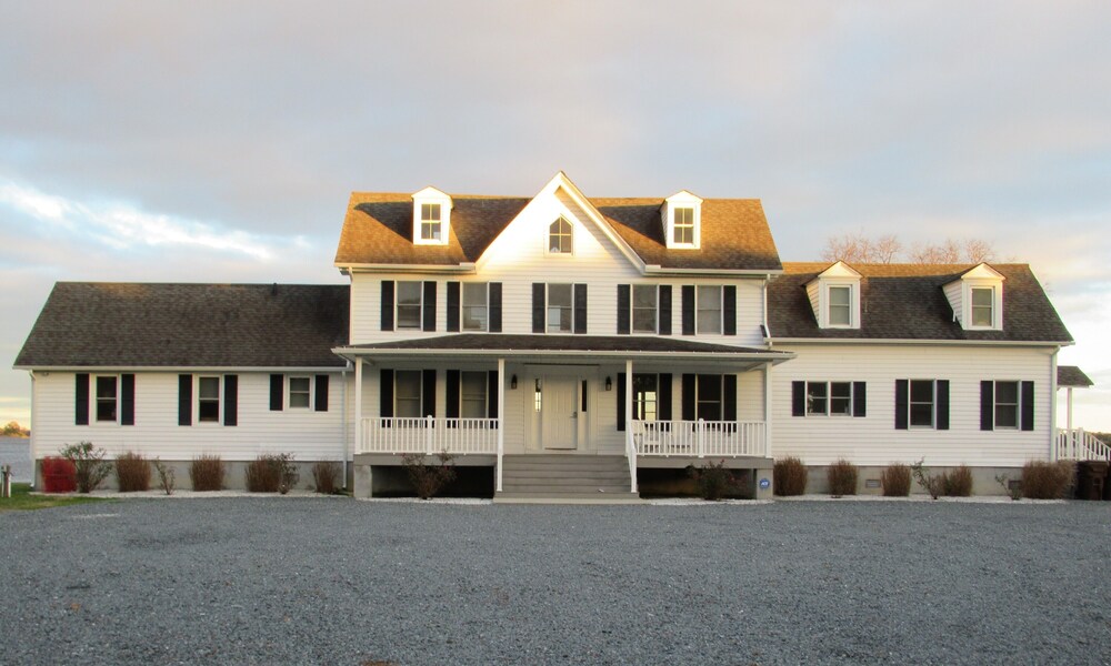 Weddings/Reunions/Corp & Private Retreats 22 Acre Chesapeake Waterfront Estate