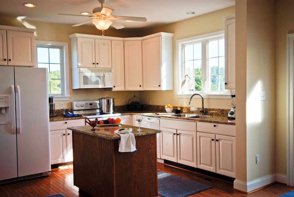 Weddings/Reunions/Corp & Private Retreats 22 Acre Chesapeake Waterfront Estate