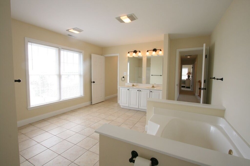 Weddings/Reunions/Corp & Private Retreats 22 Acre Chesapeake Waterfront Estate