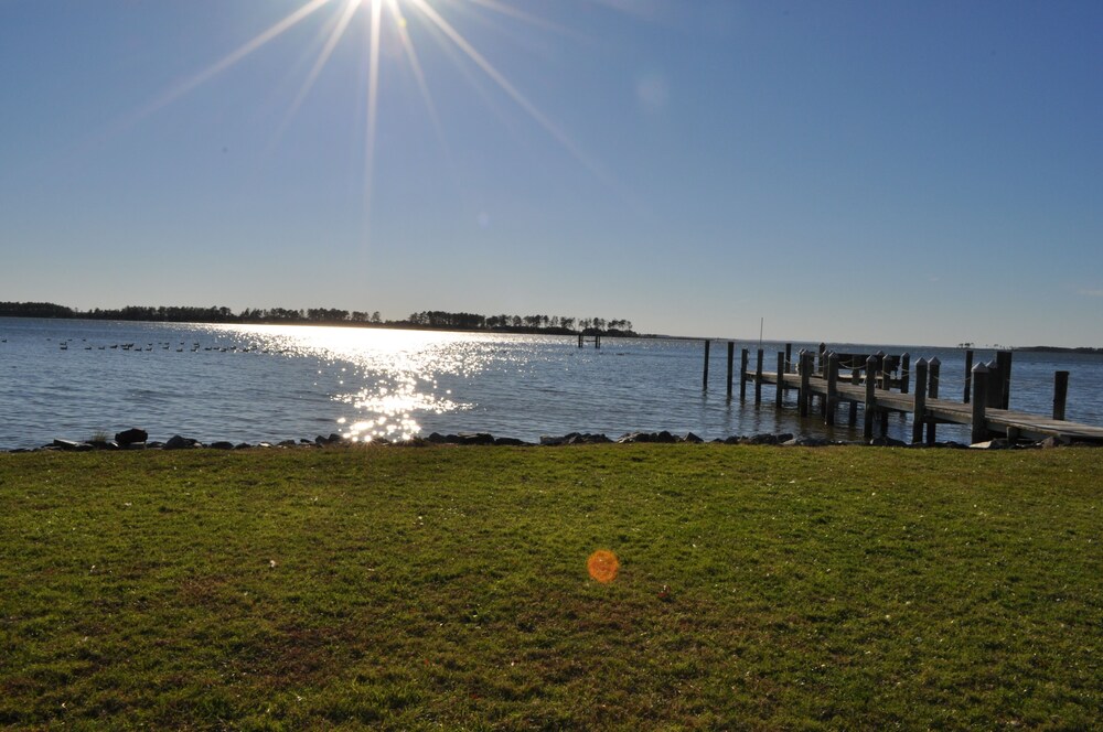 Weddings/Reunions/Corp & Private Retreats 22 Acre Chesapeake Waterfront Estate