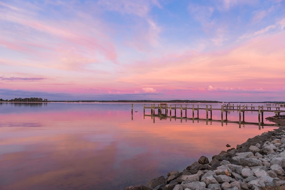 Weddings/Reunions/Corp & Private Retreats 22 Acre Chesapeake Waterfront Estate