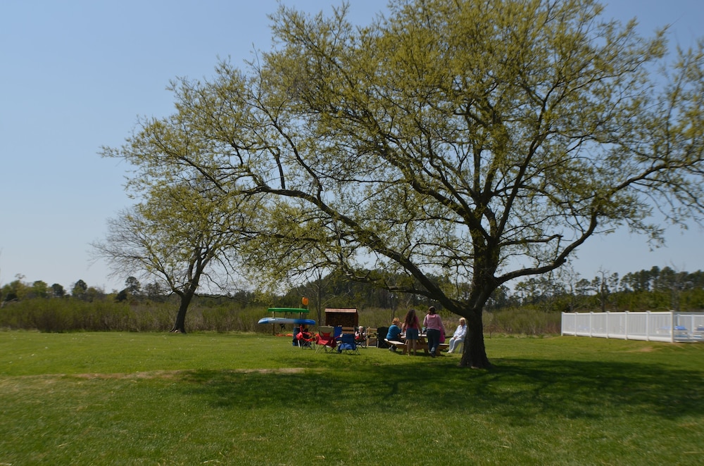 Weddings/Reunions/Corp & Private Retreats 22 Acre Chesapeake Waterfront Estate