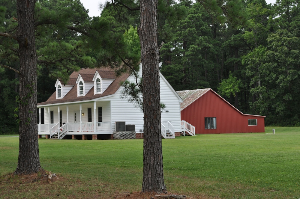 Weddings/Reunions/Corp & Private Retreats 22 Acre Chesapeake Waterfront Estate