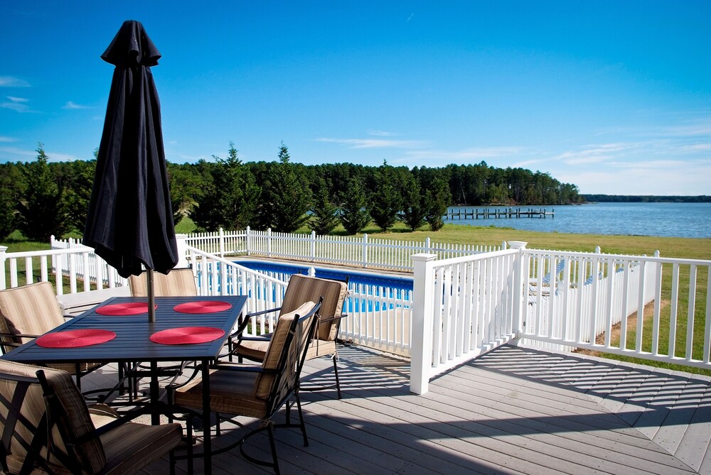 Weddings/Reunions/Corp & Private Retreats 22 Acre Chesapeake Waterfront Estate