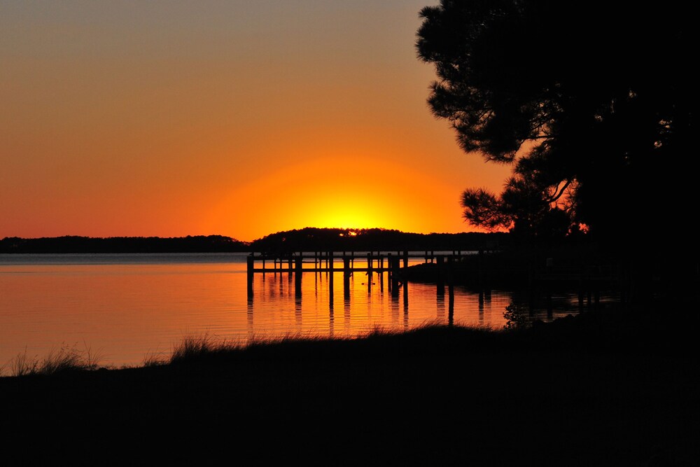 Weddings/Reunions/Corp & Private Retreats 22 Acre Chesapeake Waterfront Estate