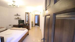 2 bedrooms, iron/ironing board, free WiFi, linens