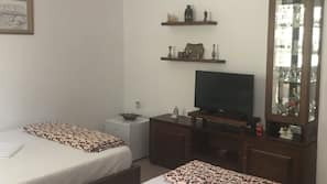 2 bedrooms, iron/ironing board, free WiFi, linens