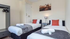 3 bedrooms, premium bedding, free WiFi, linens